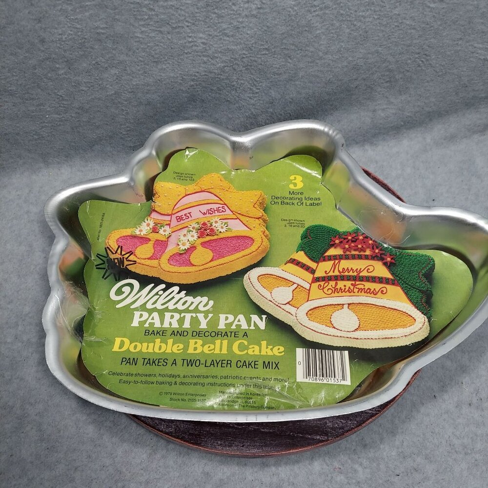 Wilton Party Pan Double Bell‎ Cake Mold 1979 Vintage  with the Book
